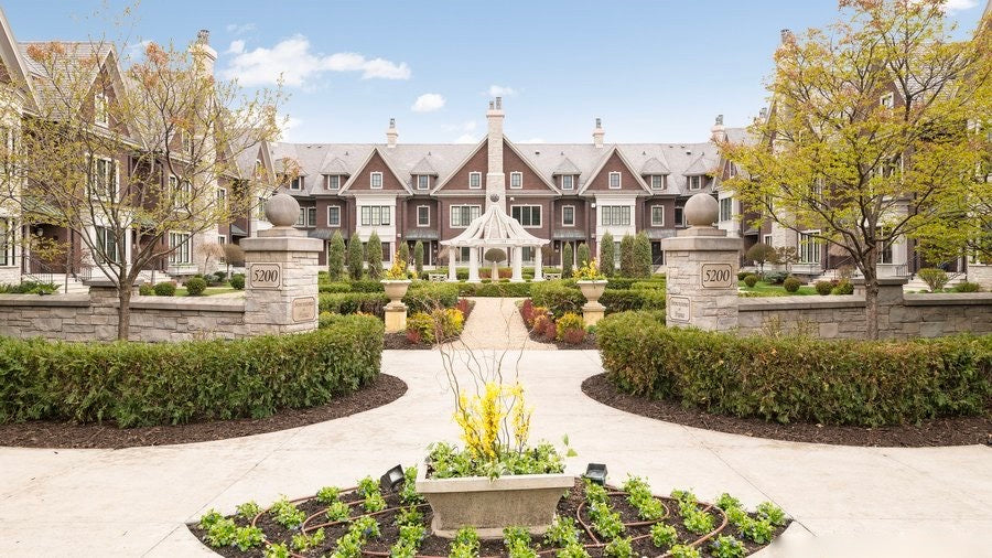 Brownstone’s on France — Edina, Minnesota